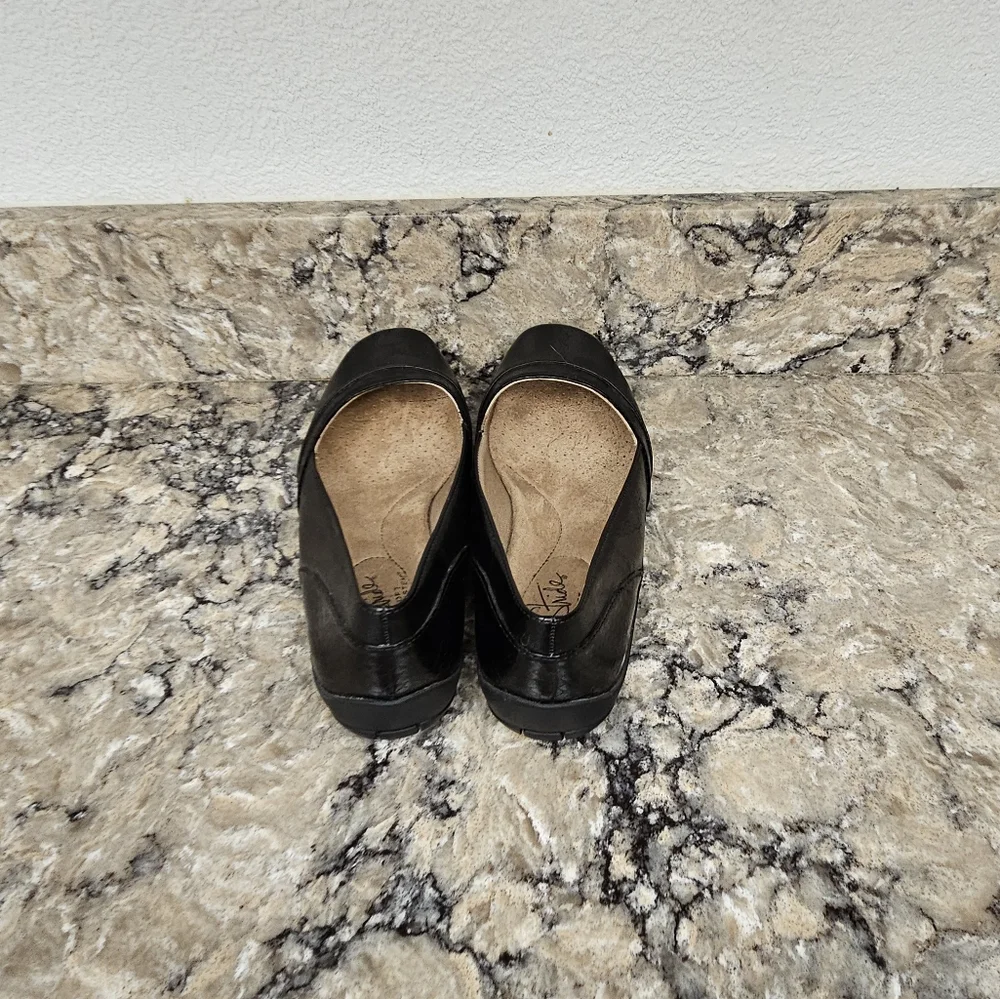 Shoes - Picture 4 of 5